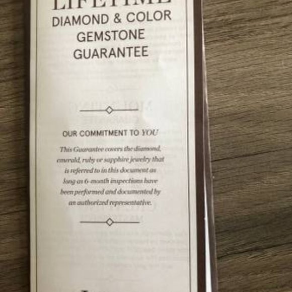 BRAND NEW Women's Wedding Band - Picture 4 of 5